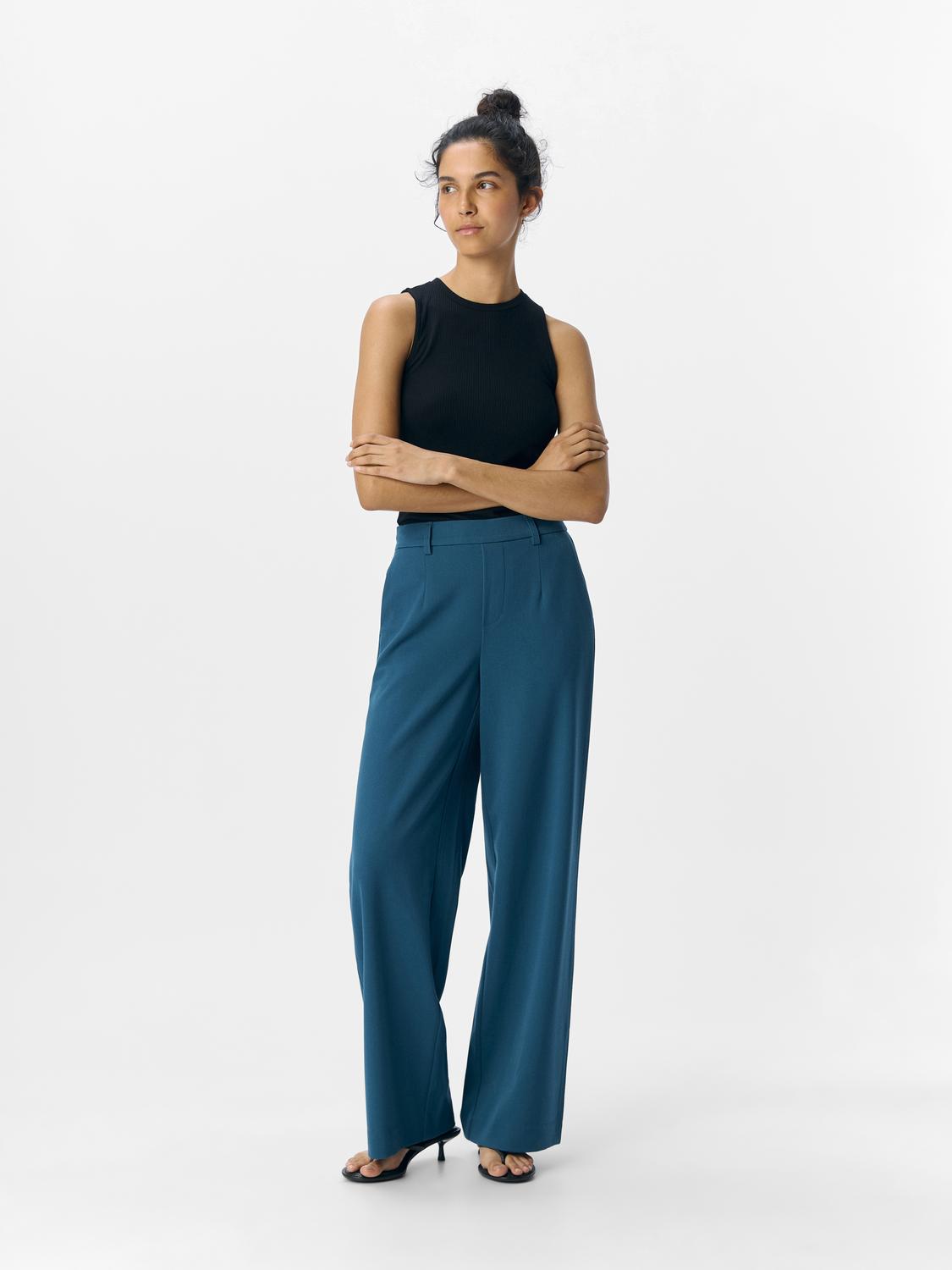 model_shot-front_full